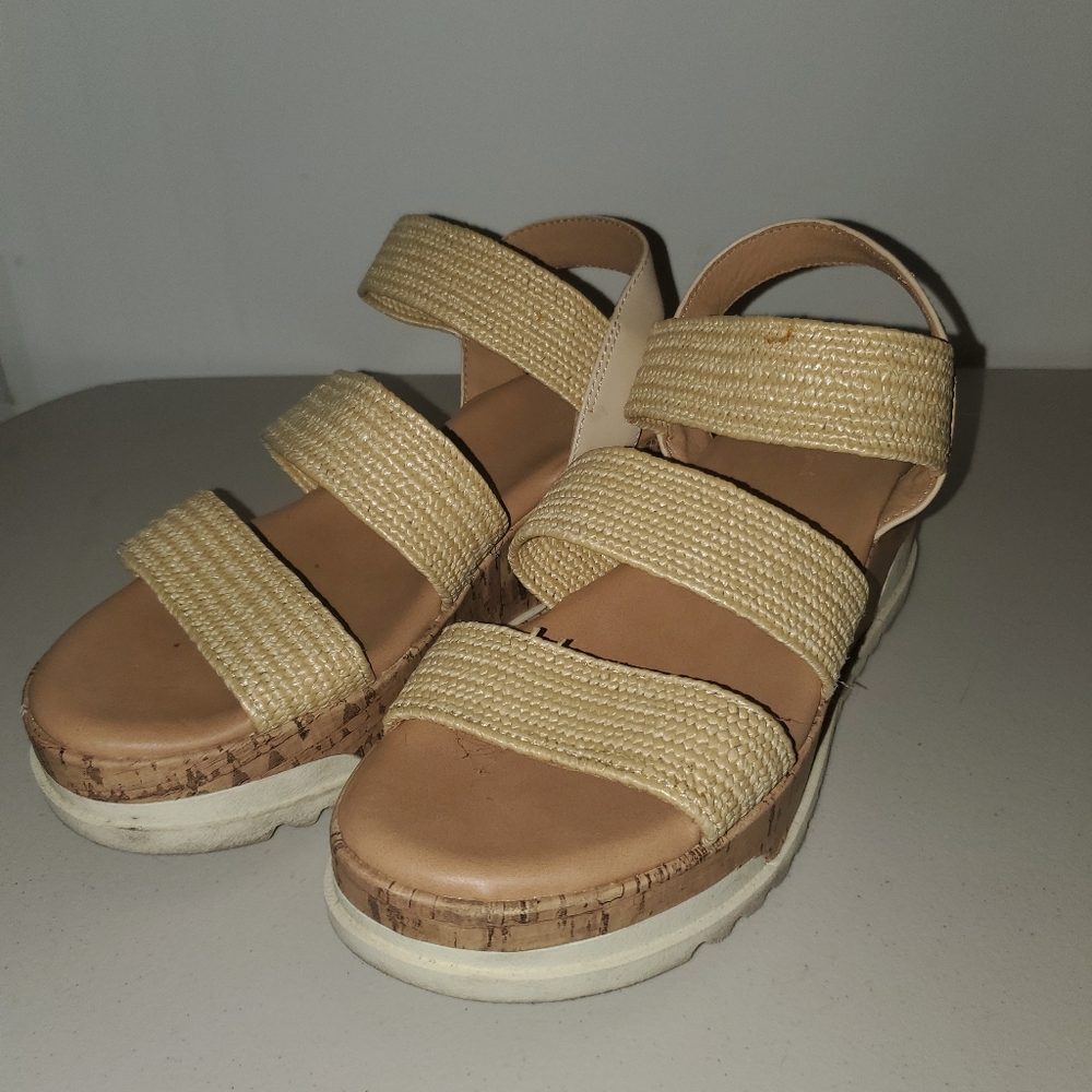 Universal Thread Tan Platform Double Strap Sandal… - image 1